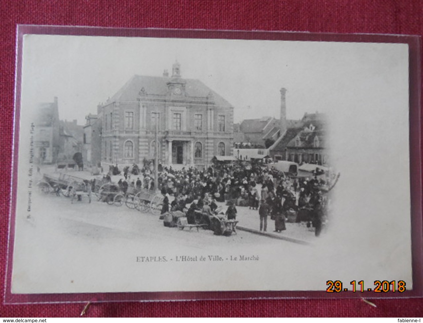 CPA - Etaples - L'Hôtel de Ville - Le Marché