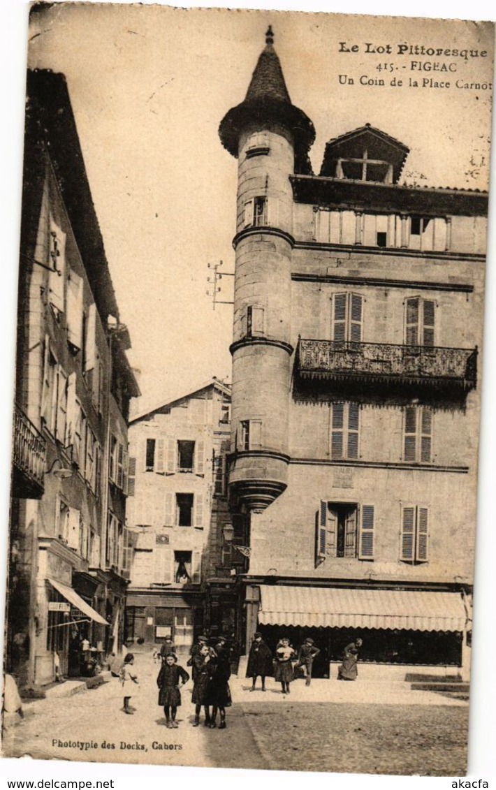 CPA FIGEAC - Un Coin de la Place Carnot (223889)