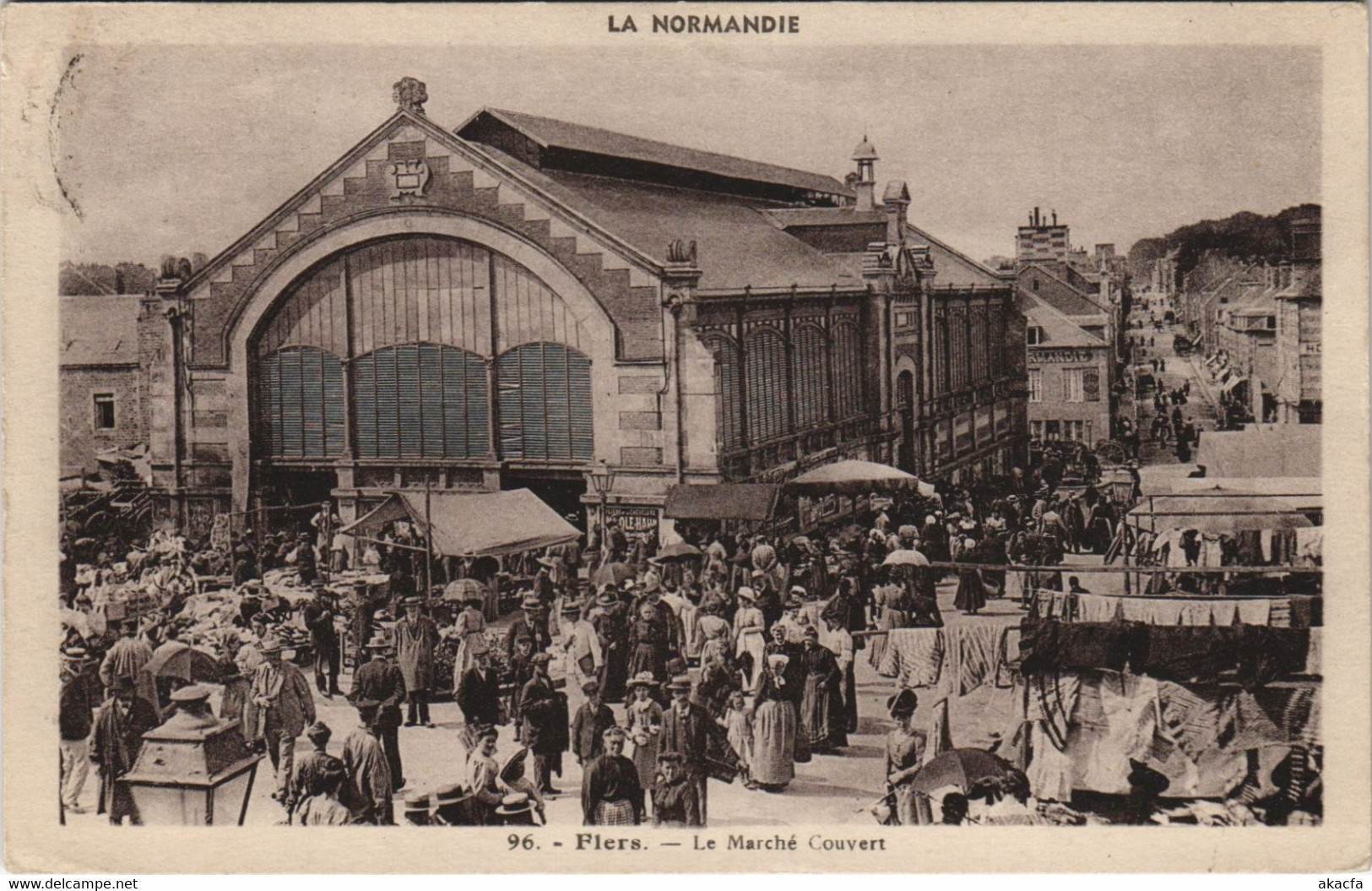 CPA FLERS Le Marché couvert (978117)