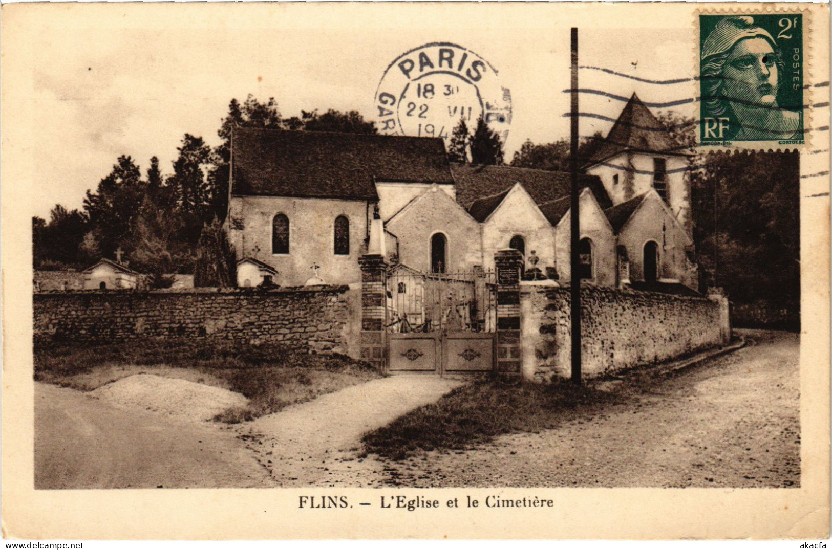 CPA FLINS-sur-SEINE L'Eglise et le Cimetiere (1386251)