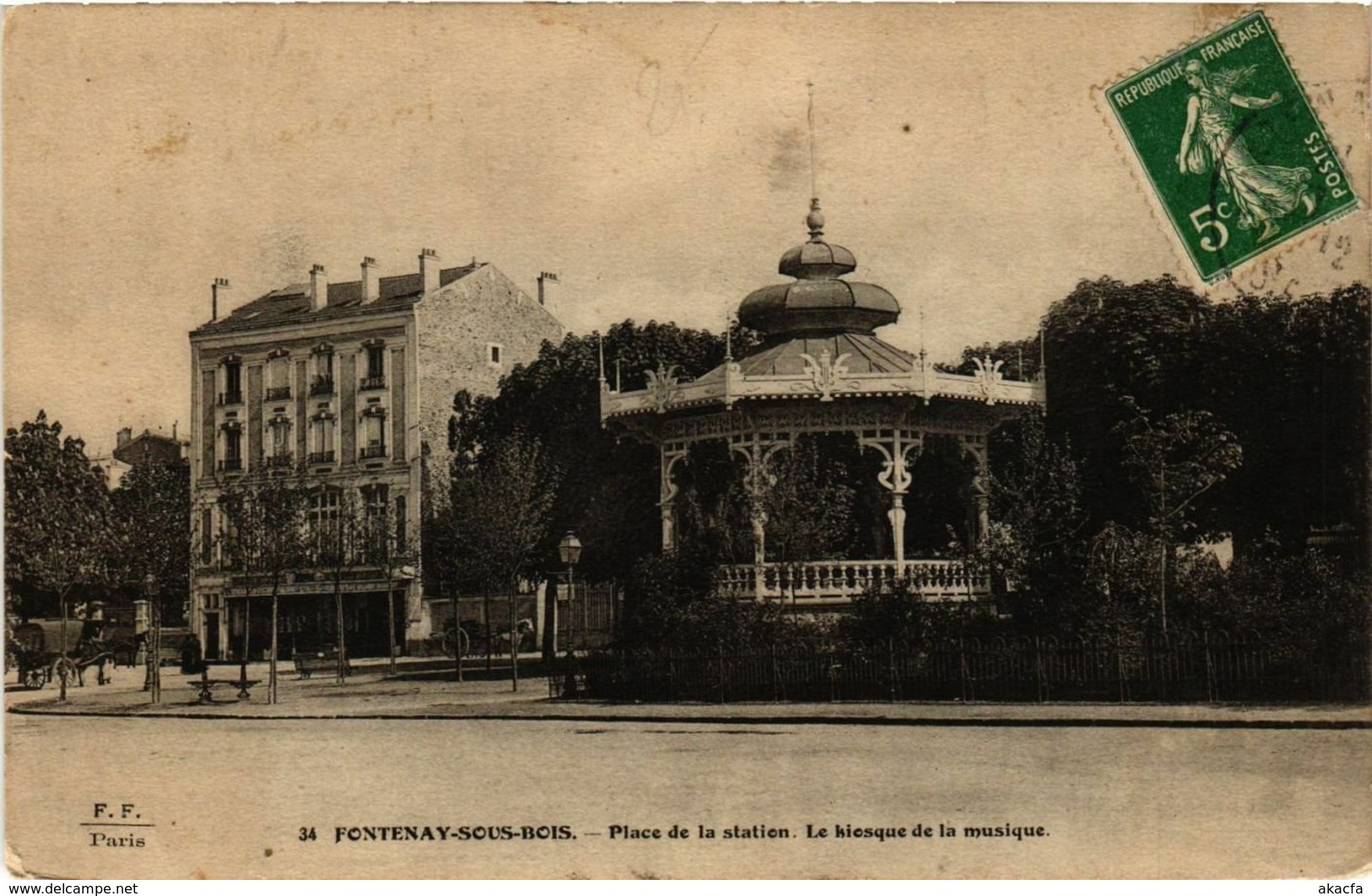 CPA FONTENAY-sous-BOIS - Place de la station (275422)