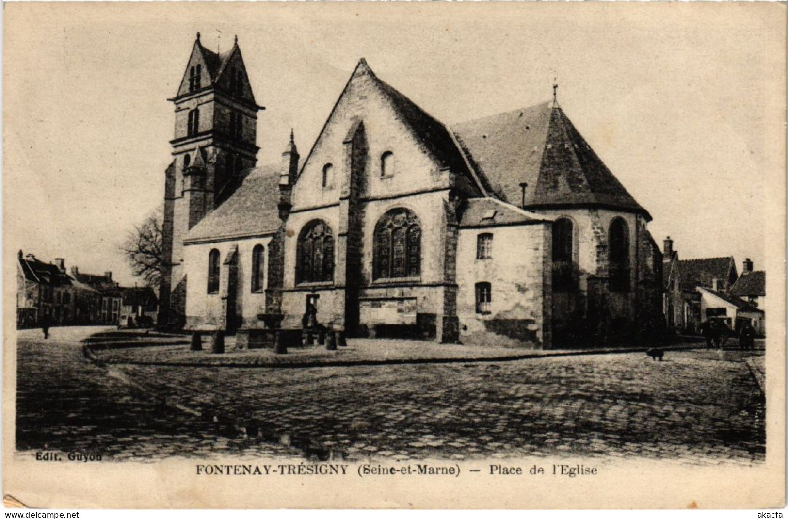 CPA Fontenay-Tresigny Place de l'Eglise FRANCE (1289916)