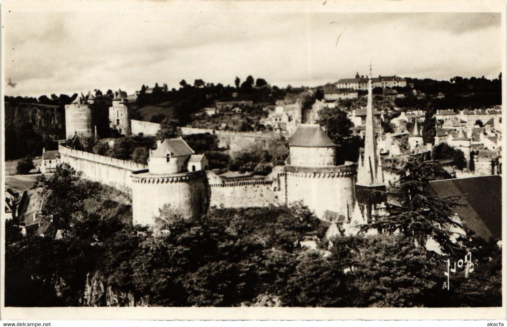 CPA Fougeres Les grosses tours FRANCE (1015097)