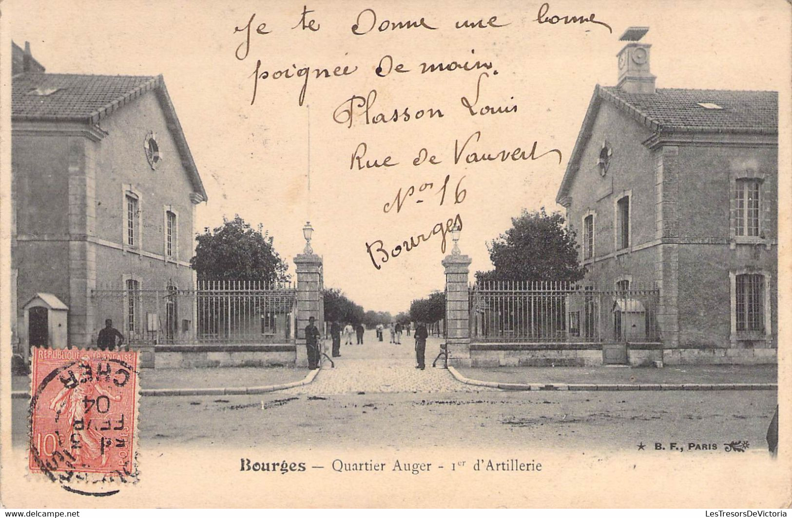 CPA France - Cher - Bourges - Quartier Auger - 1e d'Artillerie - Animée - Oblitérée Bourges et Lorient 1904 - B. F.