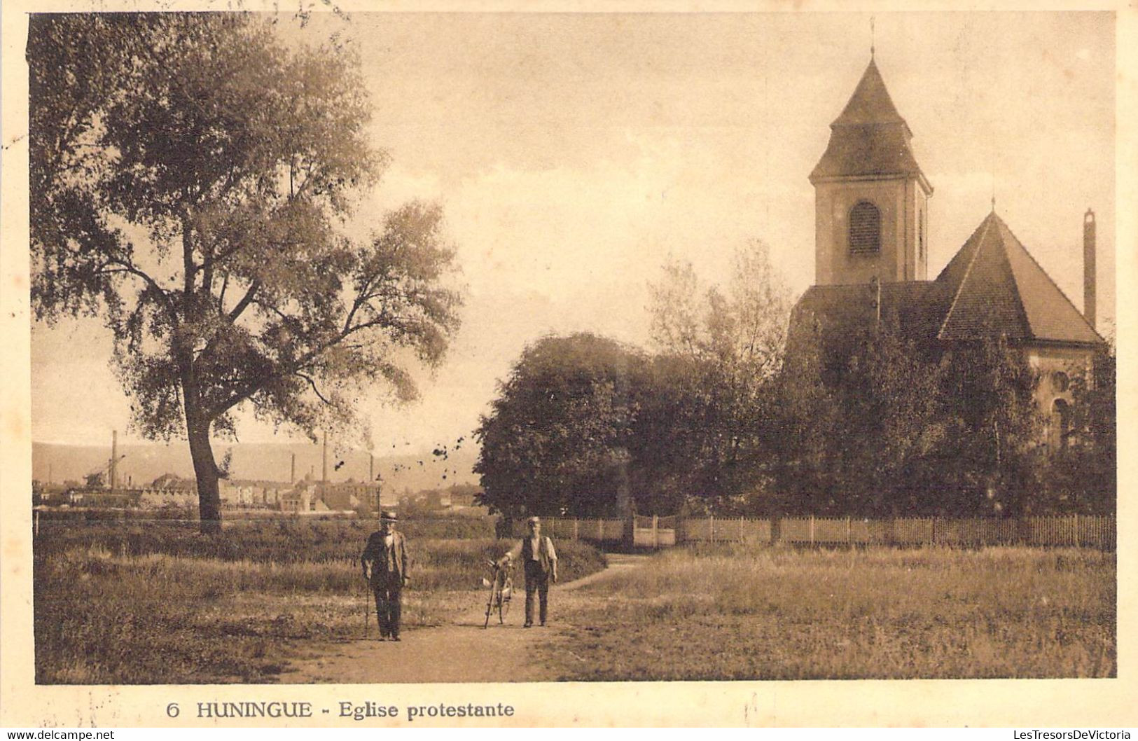 CPA France - Huningue - Eglise protestante - Oblitérée Huningue 27 Mai 1926 - Animée - Vélo - Usines