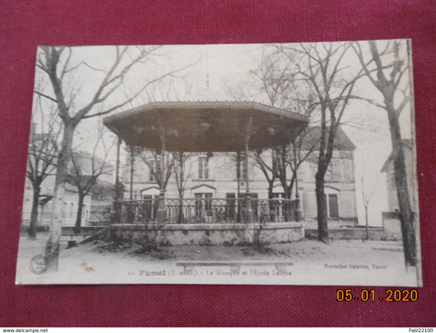 CPA - Fumel - Le Kiosque et l'Ecole Laïque