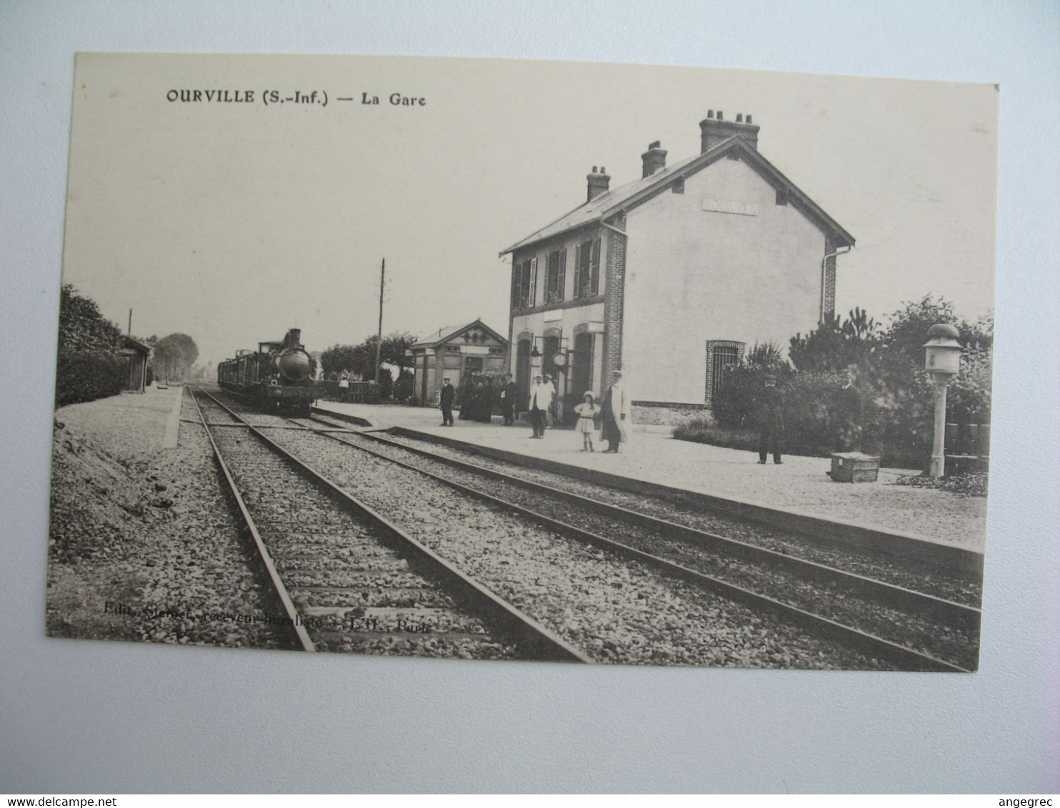 CPA Gare :  Ourville  -   La gare