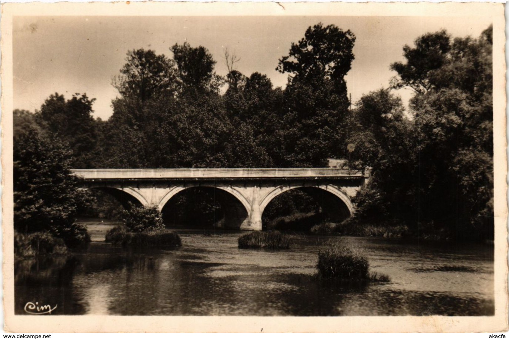 CPA Gueugnon Le grand Pont FRANCE (954368)