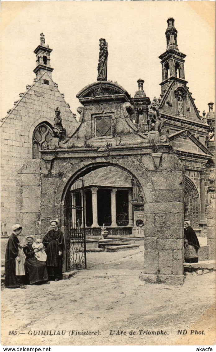 CPA Guimiliau - L'Arc de Triomphe (1033125)