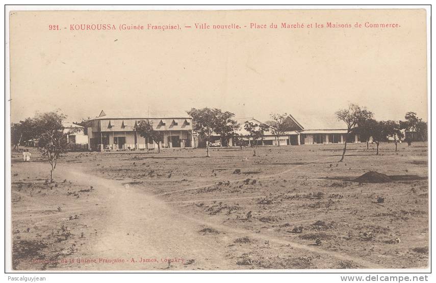 CPA GUINEE - KOUROUSSA - PLACE DU MARCHE ET MAISONS DE COMMERCE