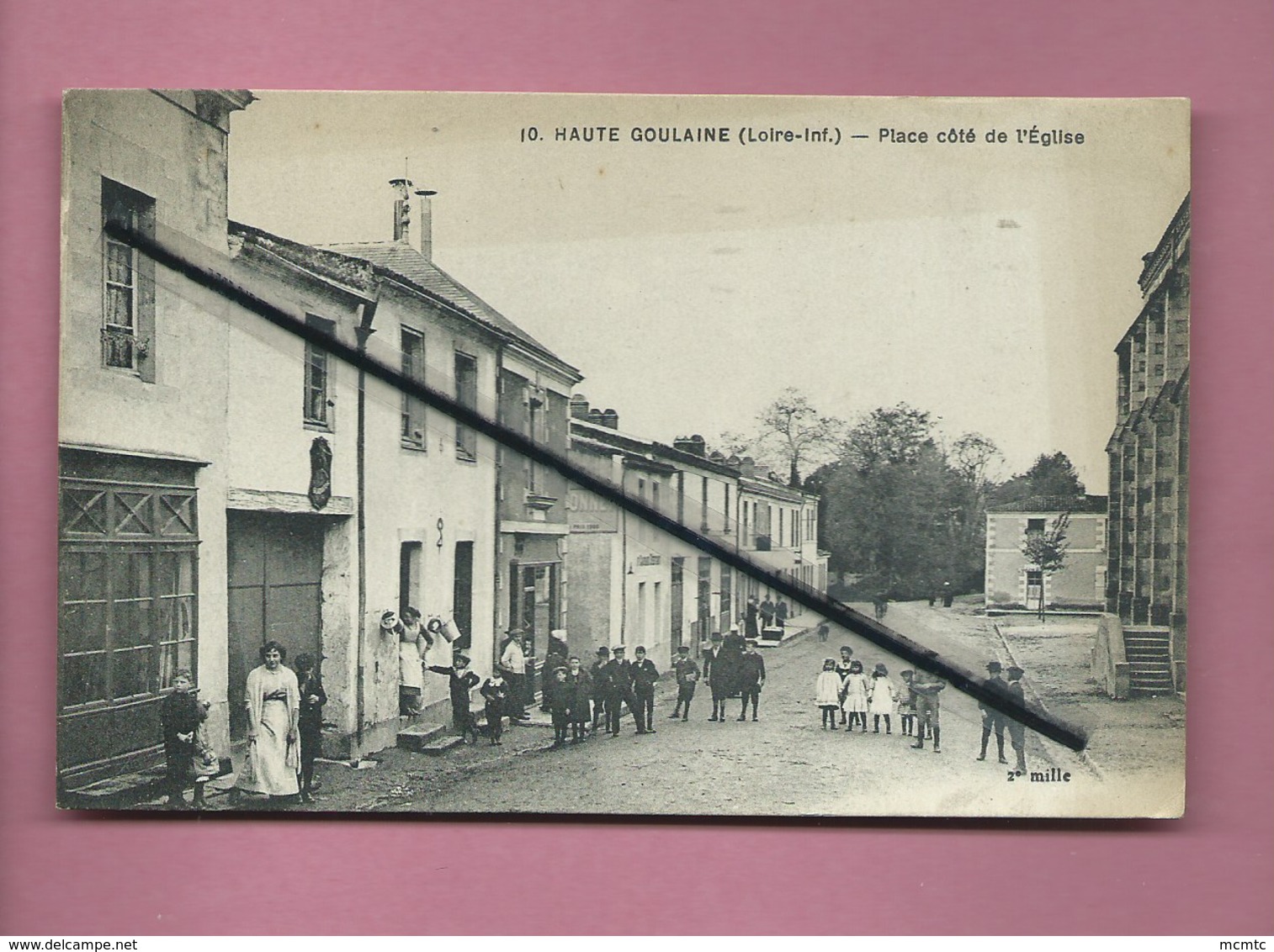 CPA - Haute Goulaine -( Loire Inf.) - Place côté de l'église