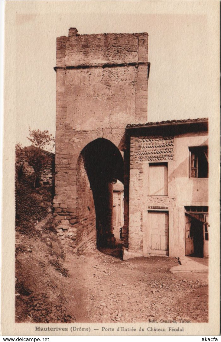 CPA Hauterives Porte d'entree du Chateau FRANCE (1092559)