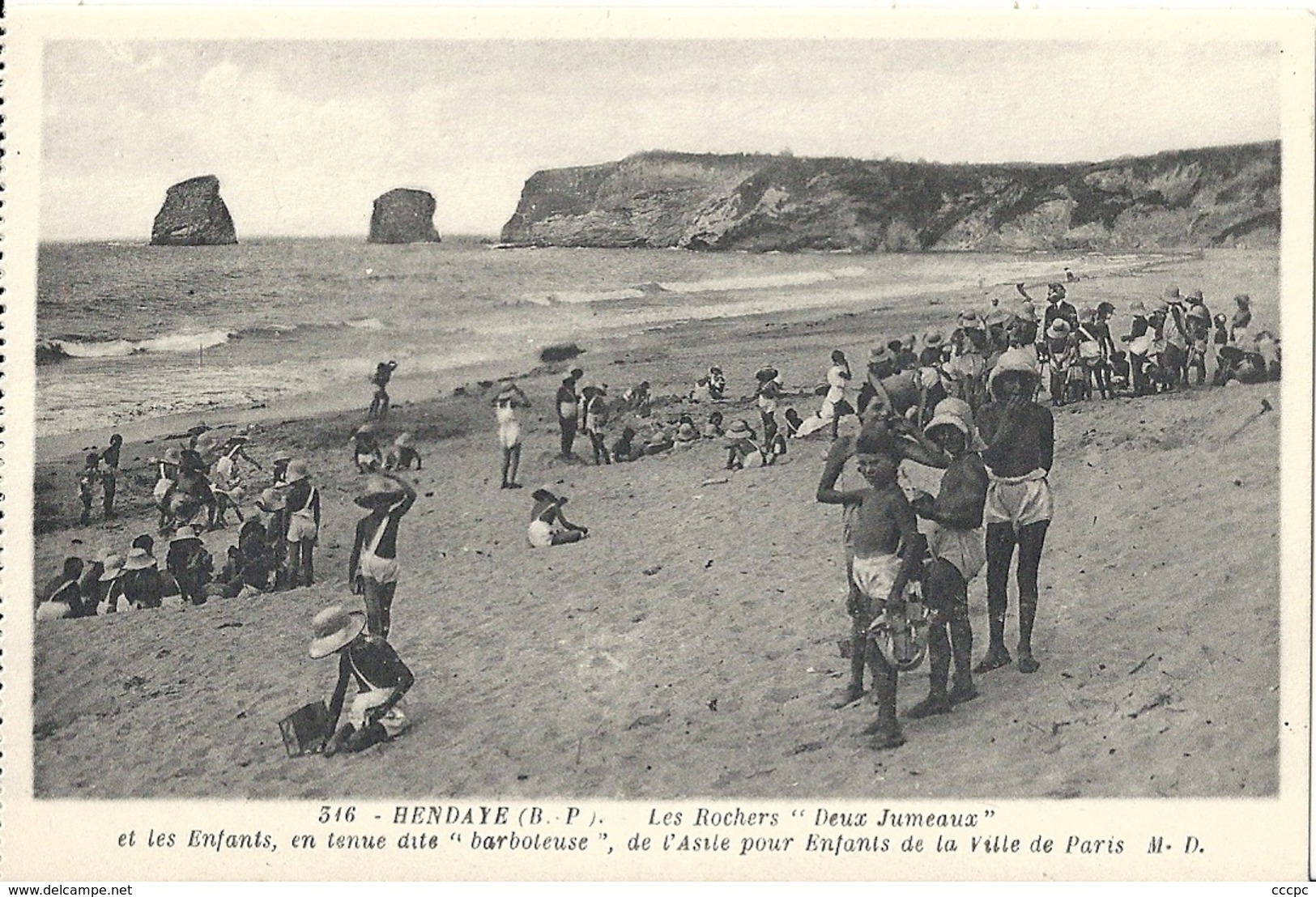 CPA Hendaye Les enfants de l'Asile pour enfants de la ville de Paris - Les Rochers "Deux Jumeaux"