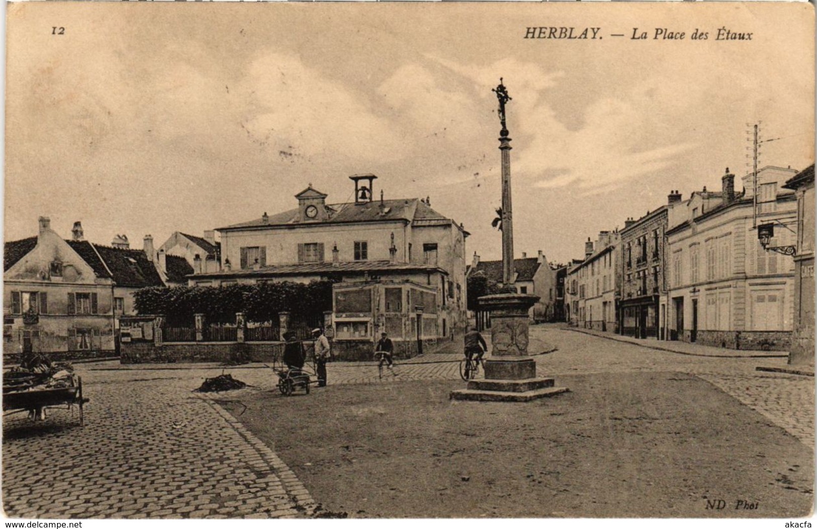 CPA HERBLAY - La Place des Etaux (107264)