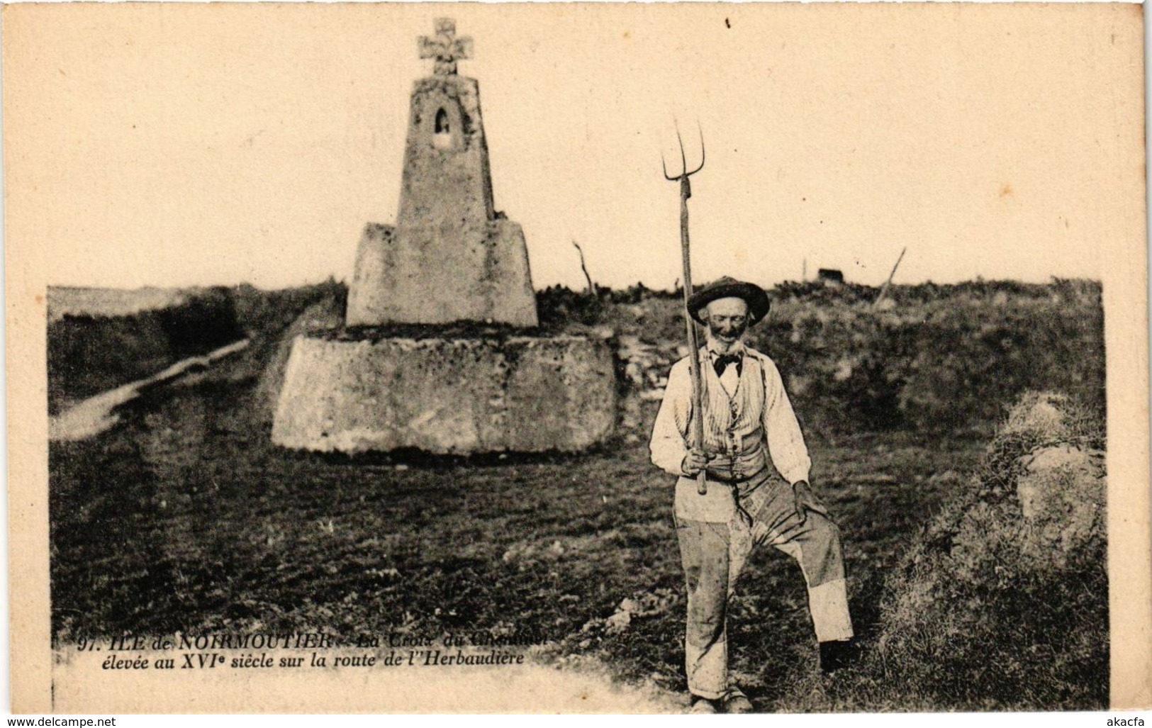 CPA ILE-de-NOIRMOUTIER - La Croix du Chemin (167613)