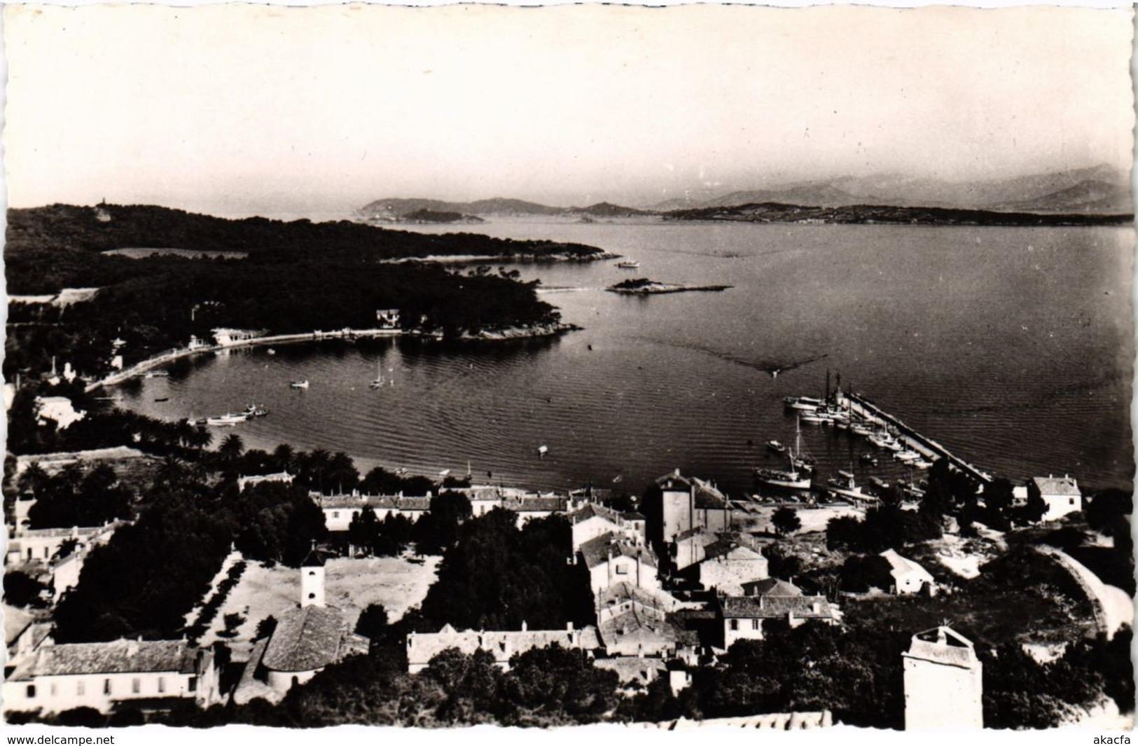 CPA Ile de PORQUEROLLES - Vue générale de la Baie (106739)