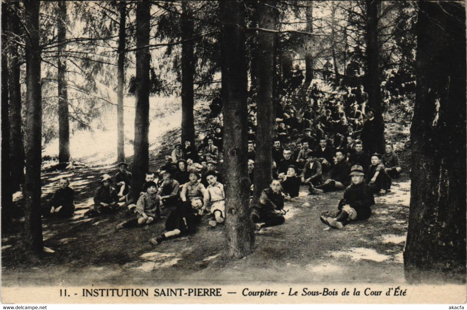 CPA Inst. St-PIERRE - COURPIERE le sous-bois de la Cour d'Ete (118198)