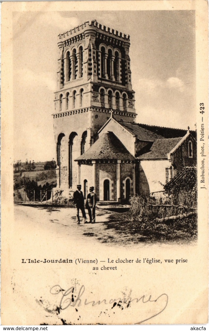 CPA L'Isle-Jourdain - Le Clocher de l'église, vue prise au chevet (111629)