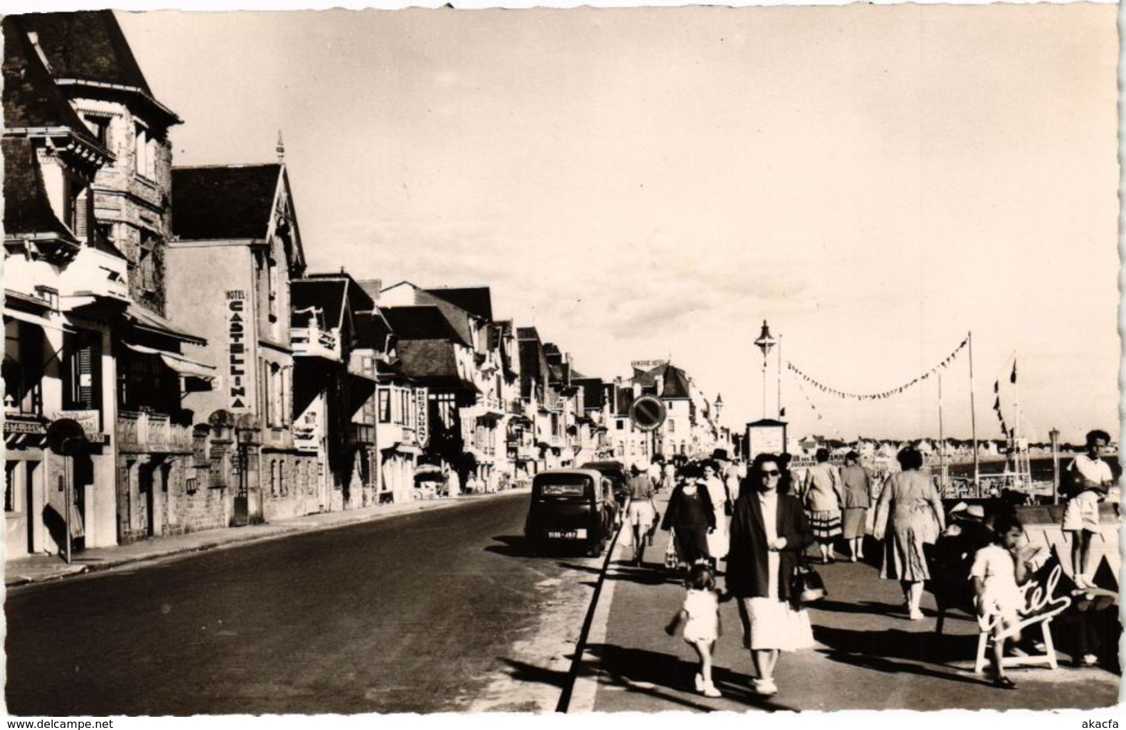 CPA La Baue - Le Remblai et les Hotels. - The Promenade and Hotels (242714)