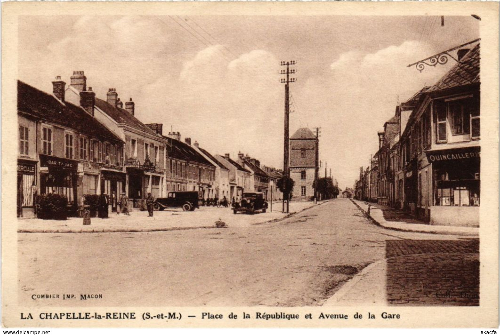 CPA LA CHAPELLE-la-REINE Place de la Republique et Avenue de la Gare (1299875)