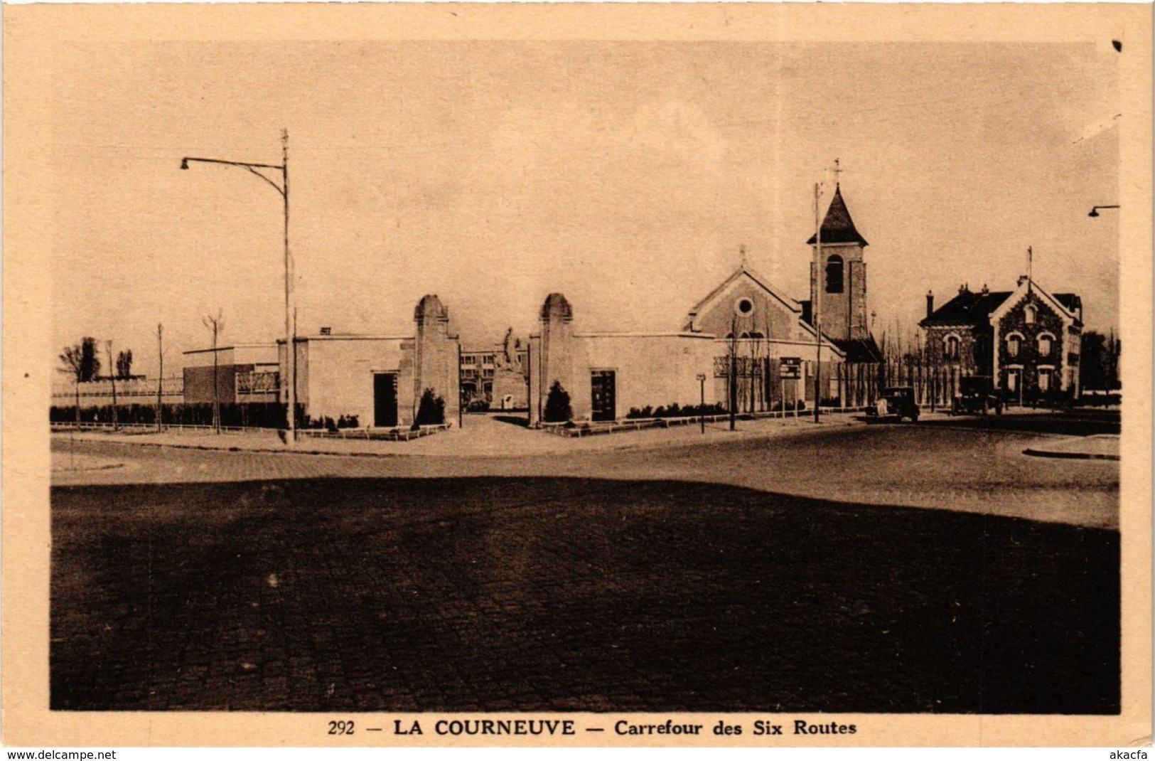 CPA La COURNEUVE - Carrefour des Six Routes (296448)