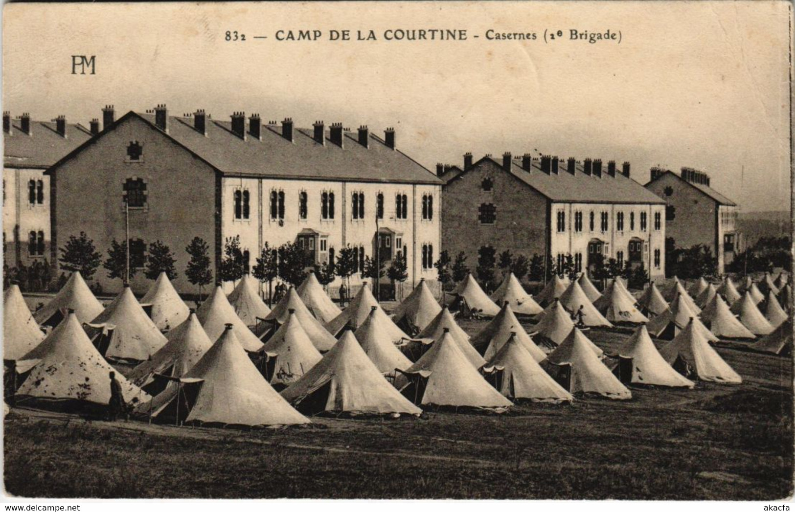 CPA La Courtine Casernes FRANCE (1050493)