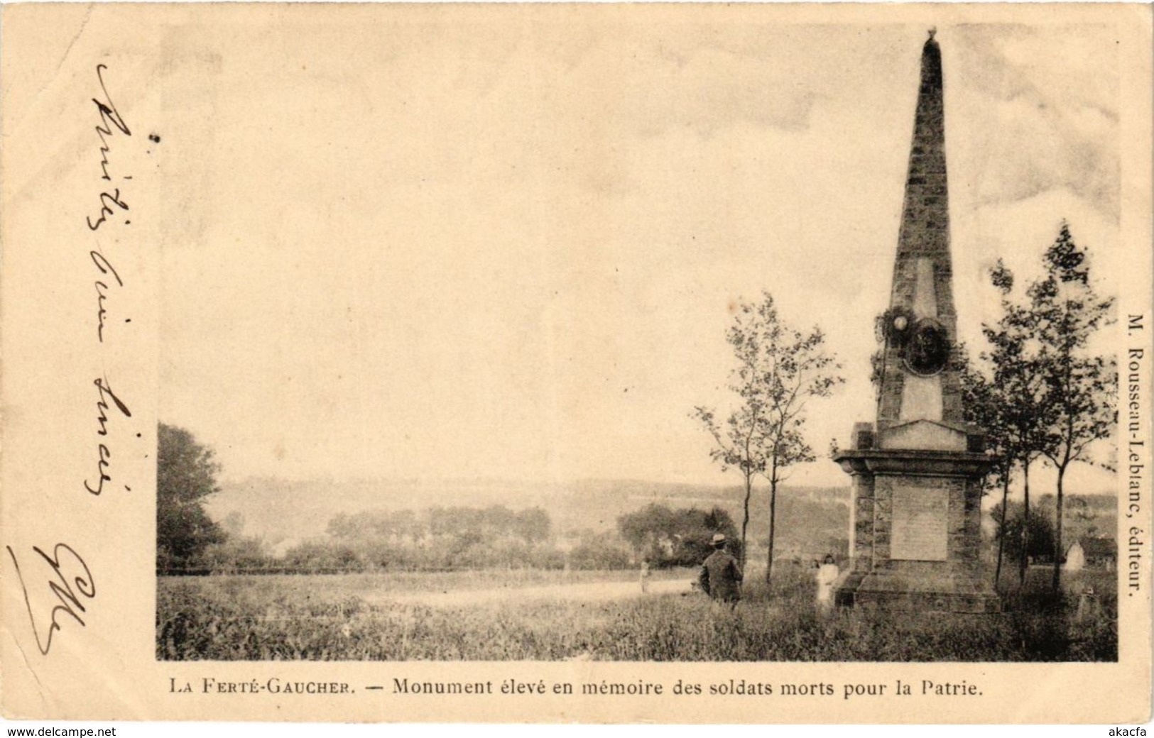 CPA LA FERTÉ-GAUCHER - Monument eleve en memoire des soldats morts (249566)