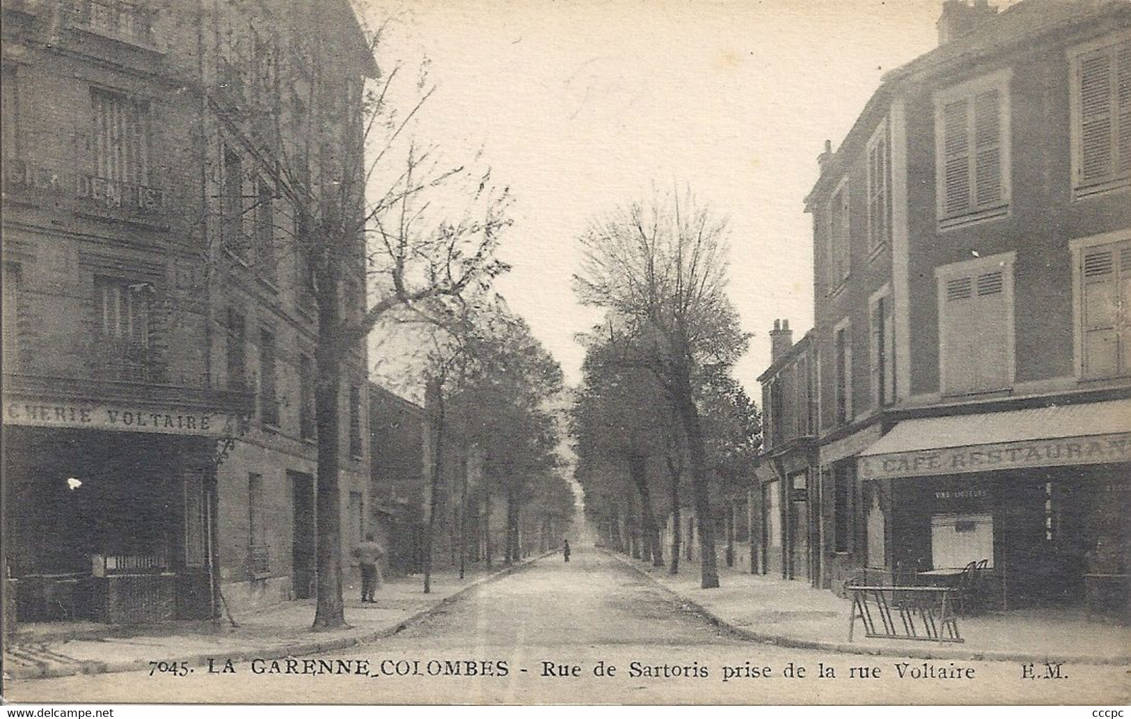 CPA La Garenne-Colombes Rue de Sartoris prise de la rue Voltaire