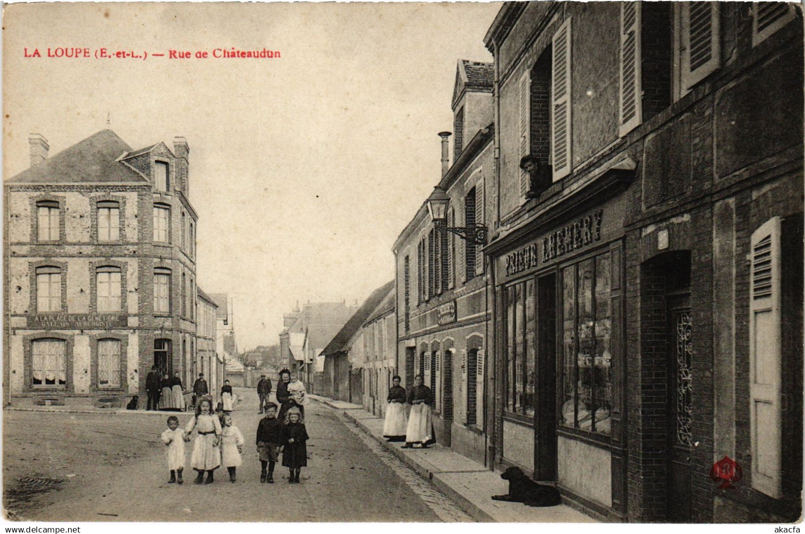 CPA La Loupe Rue de Chateaudun (1392636)