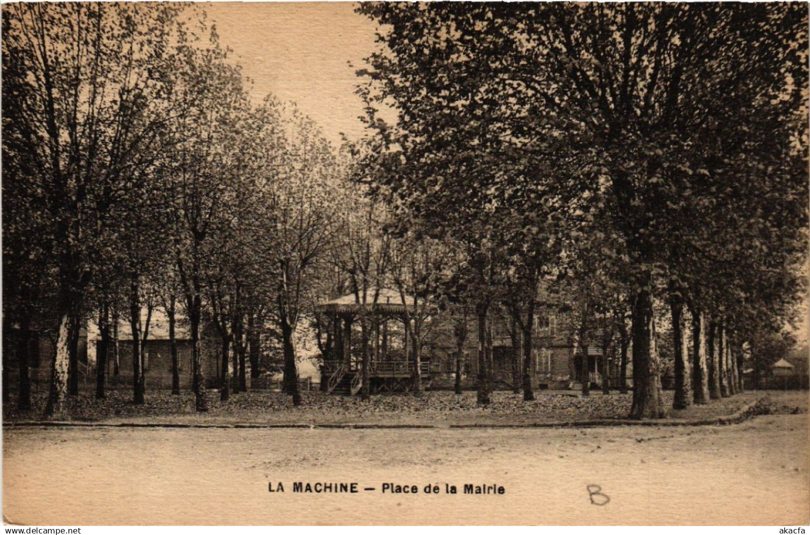 CPA La MACHINE - Place de la Mairie (456820)