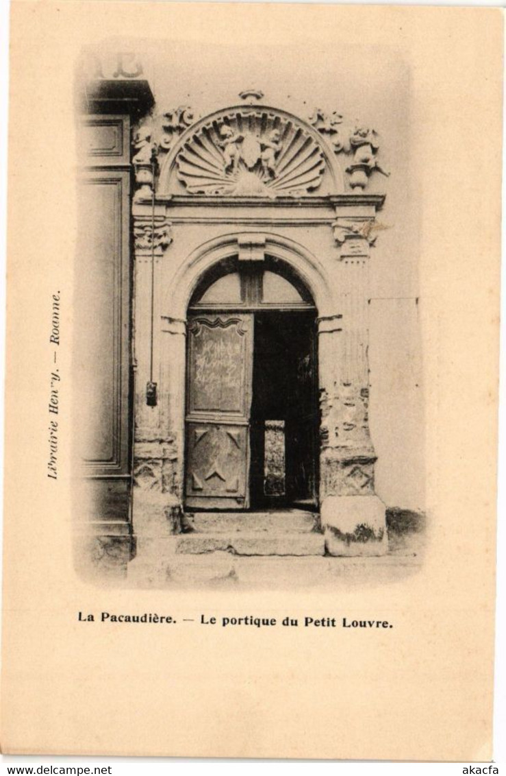 CPA La PACAUDIERE - Le portique du Petit Louvre (225595)