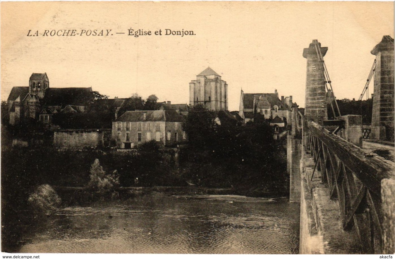 CPA LA ROCHE-POSAY - Église et Donjon (255714)