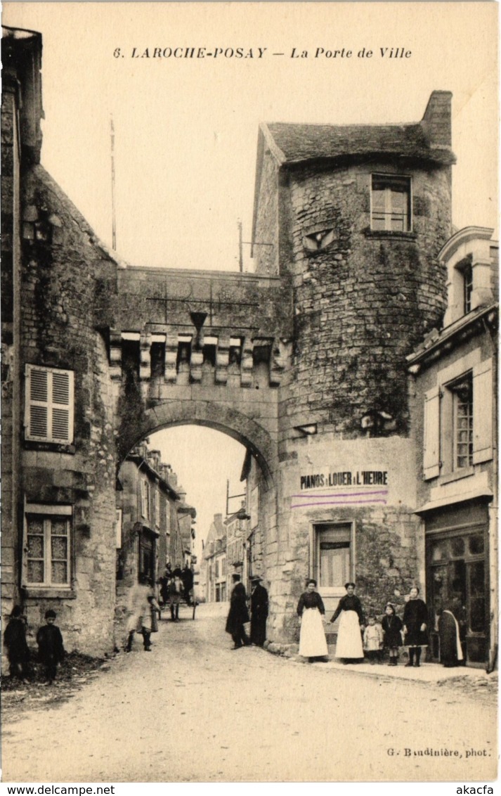 CPA La Roche-Posay - La porte de Ville (111673)