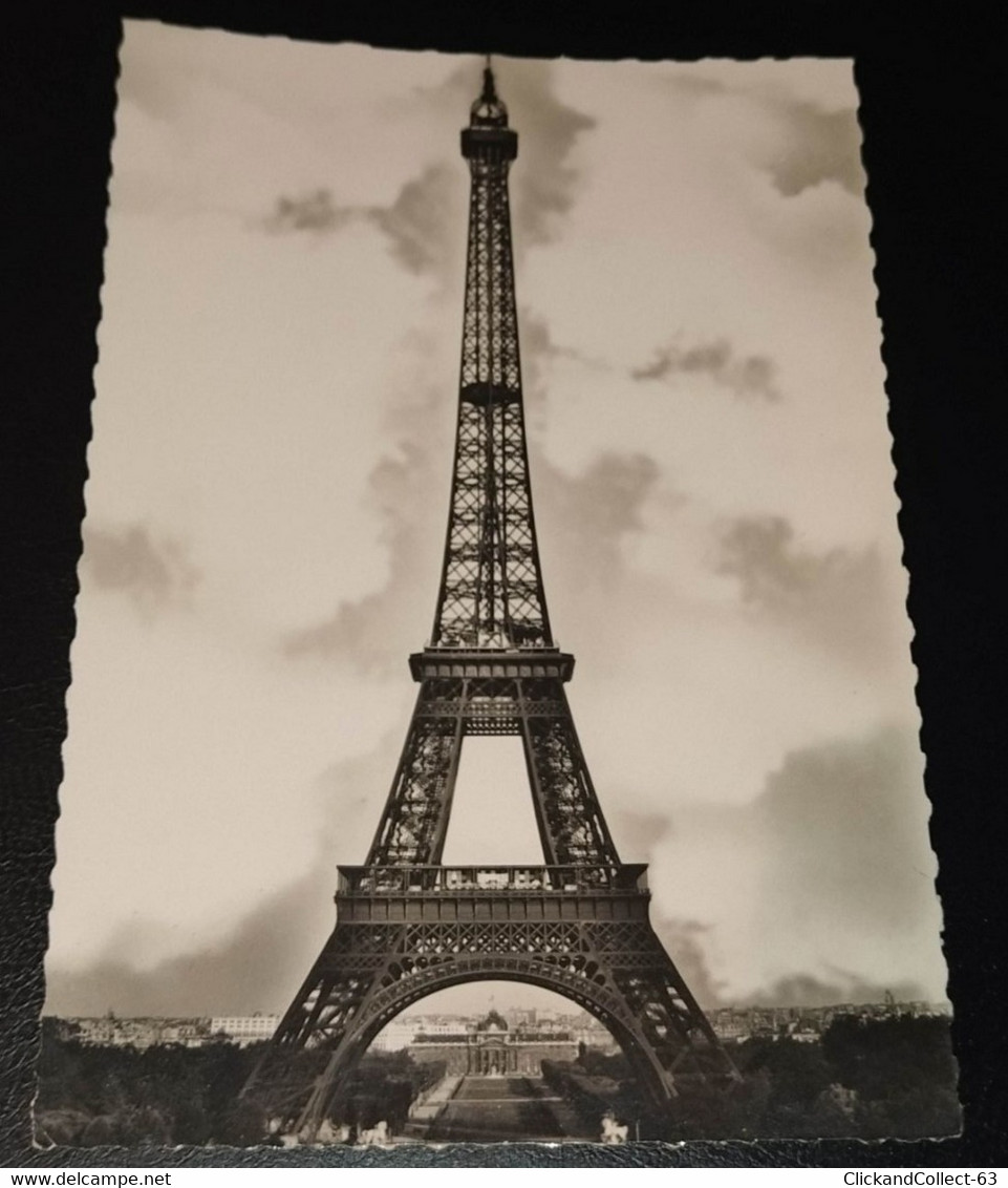 CPA - LA TOUR EIFFEL - VIGNETTE SOUVENIR DE LA TOUR EIFFEL N° 45 - PARIS