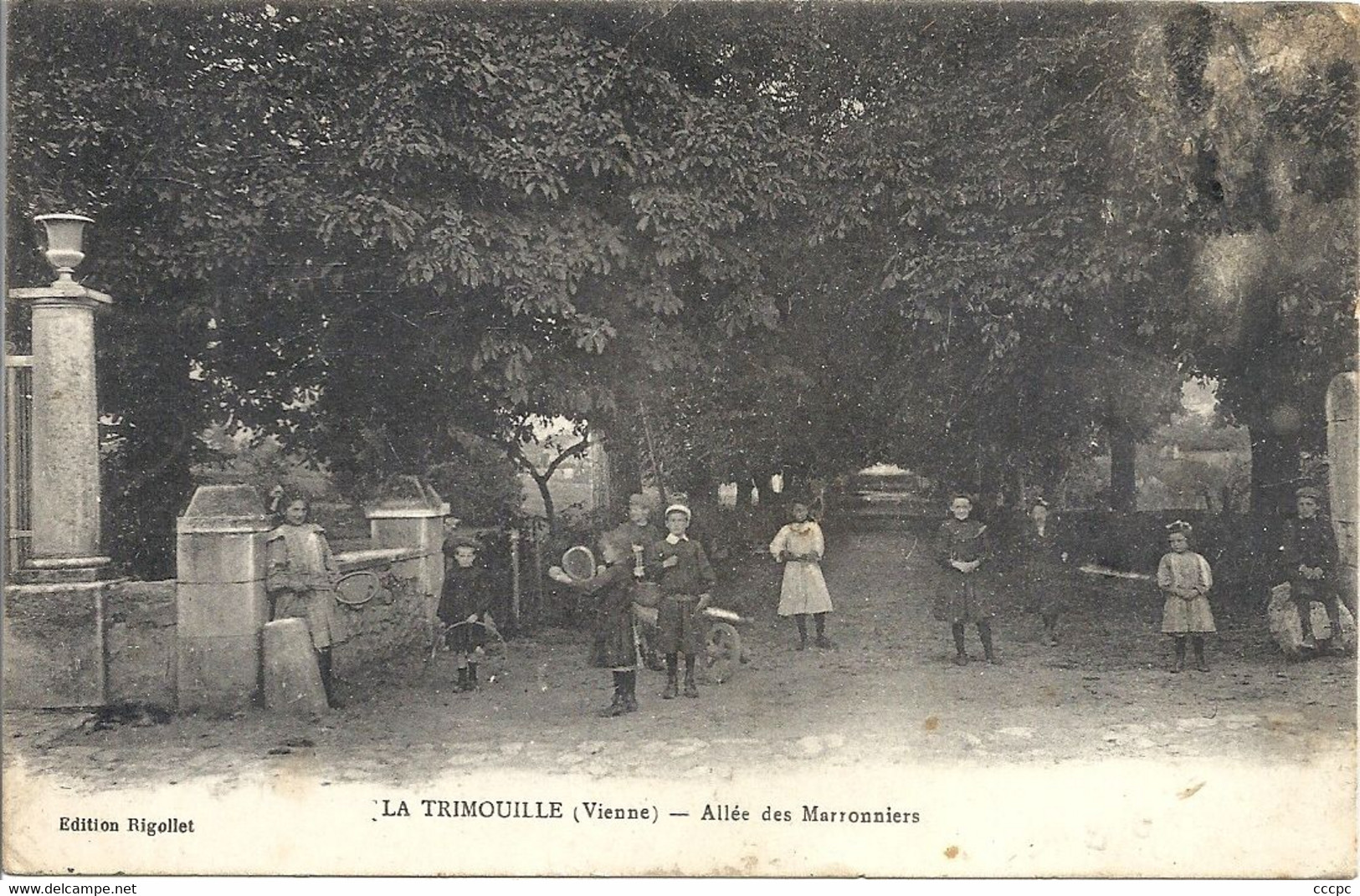 CPA La Trimouille Allée des Maronniers