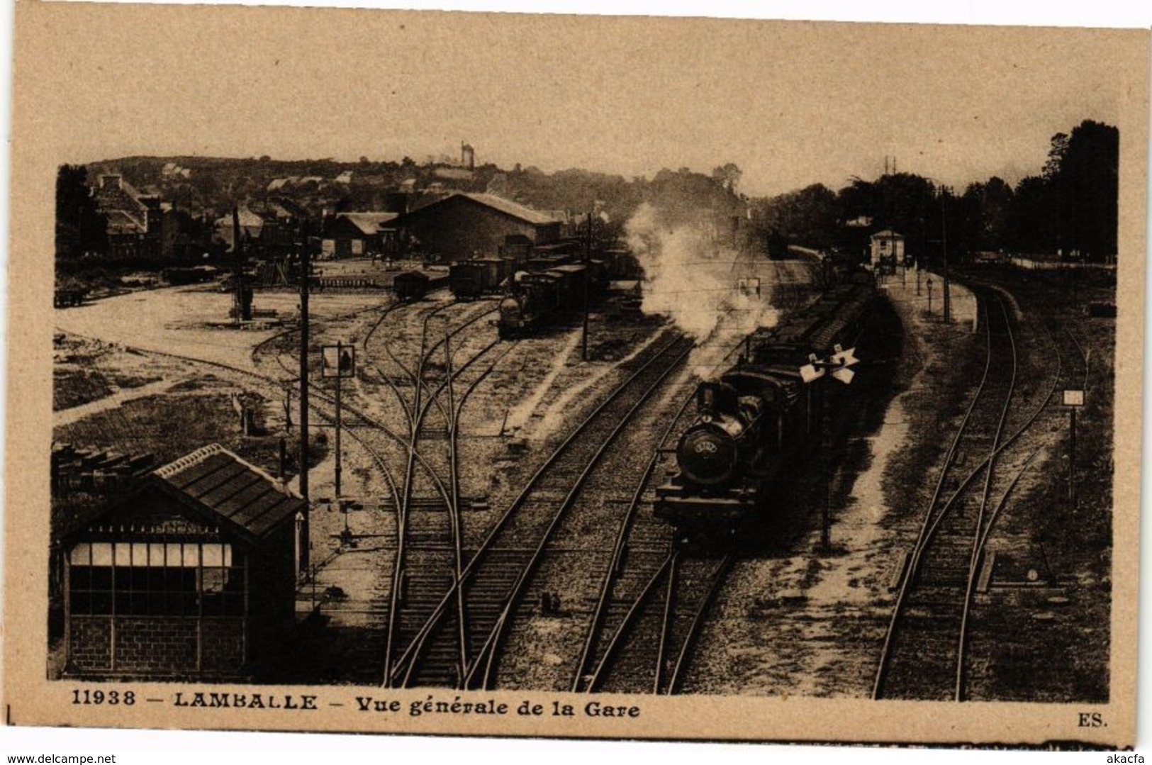 CPA LAMBALLE - Vue générale de la Gare (243690)