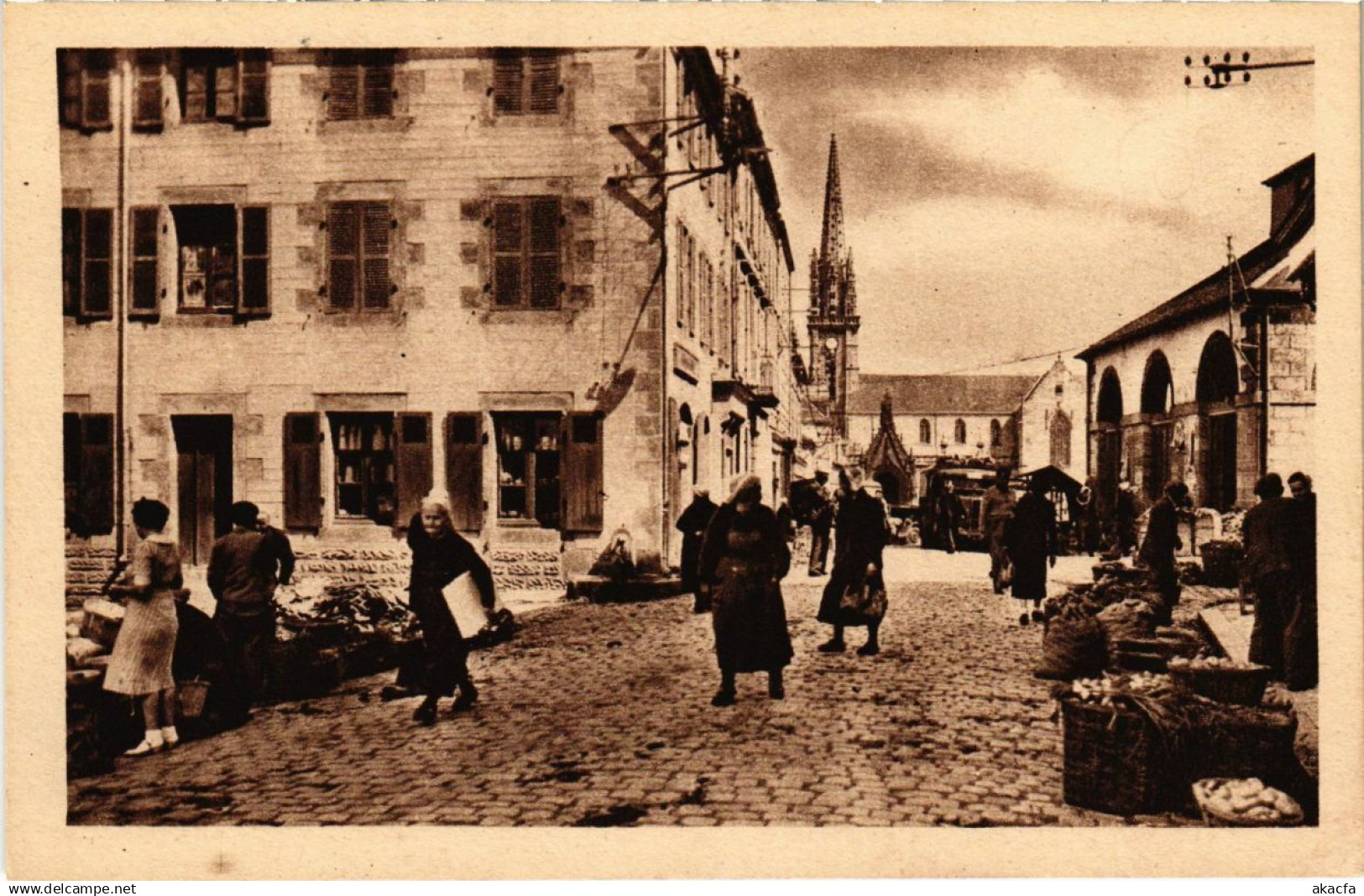 CPA Landivisiau - La Rue La Tour-d'Auvergne (1033260)