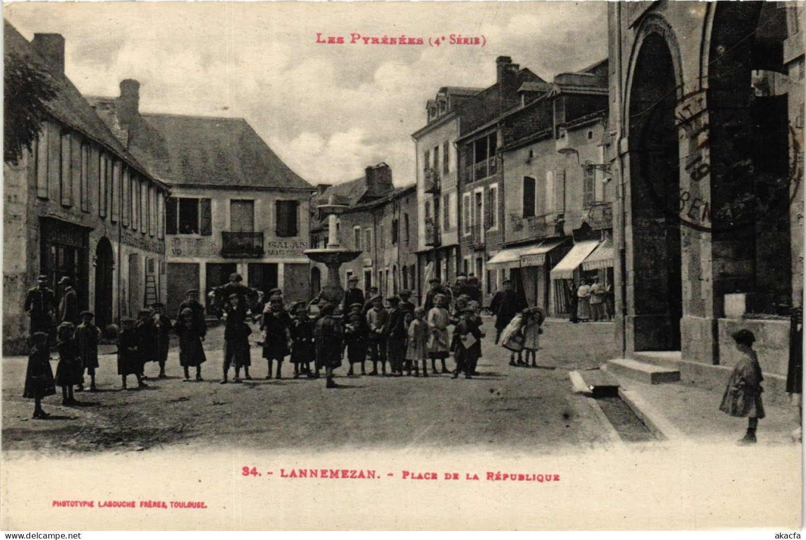 CPA LANNEMEZAN Place de la République (860646)