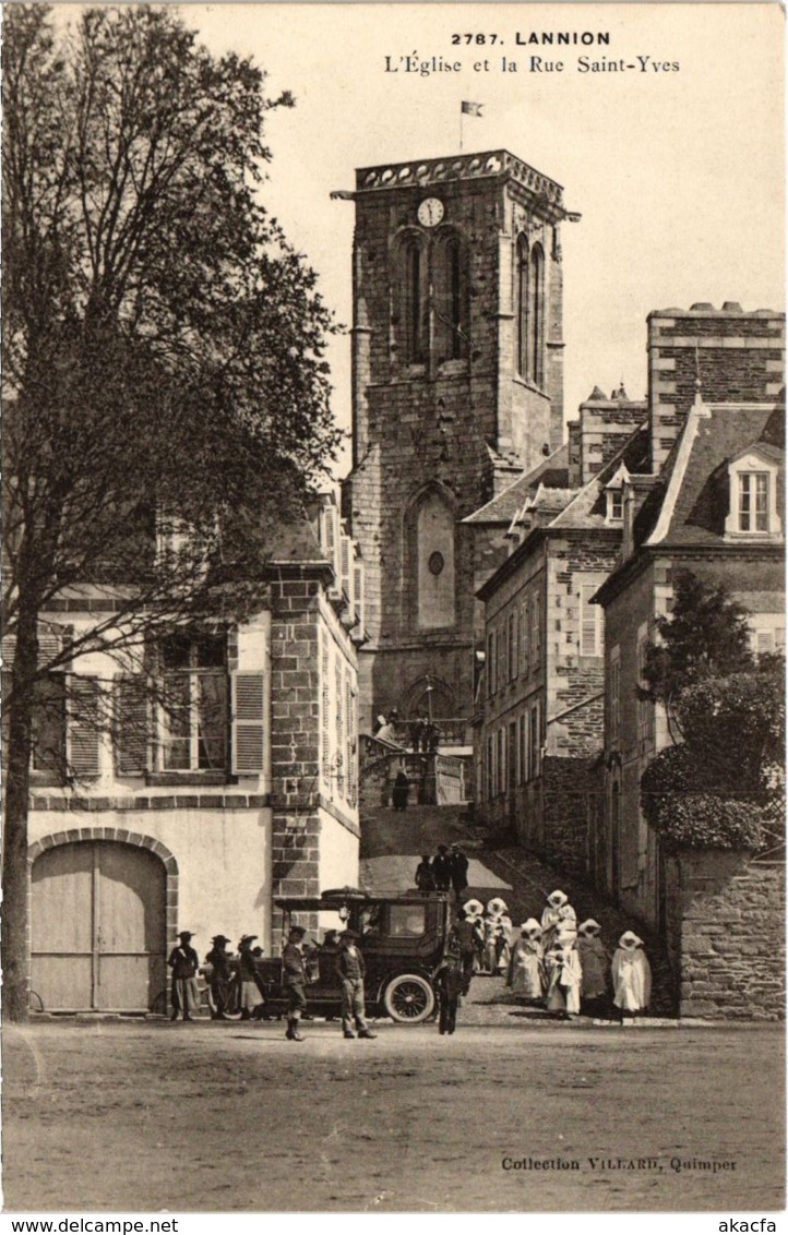 CPA LANNION - L'Église et la Rue St-Yves (103402)