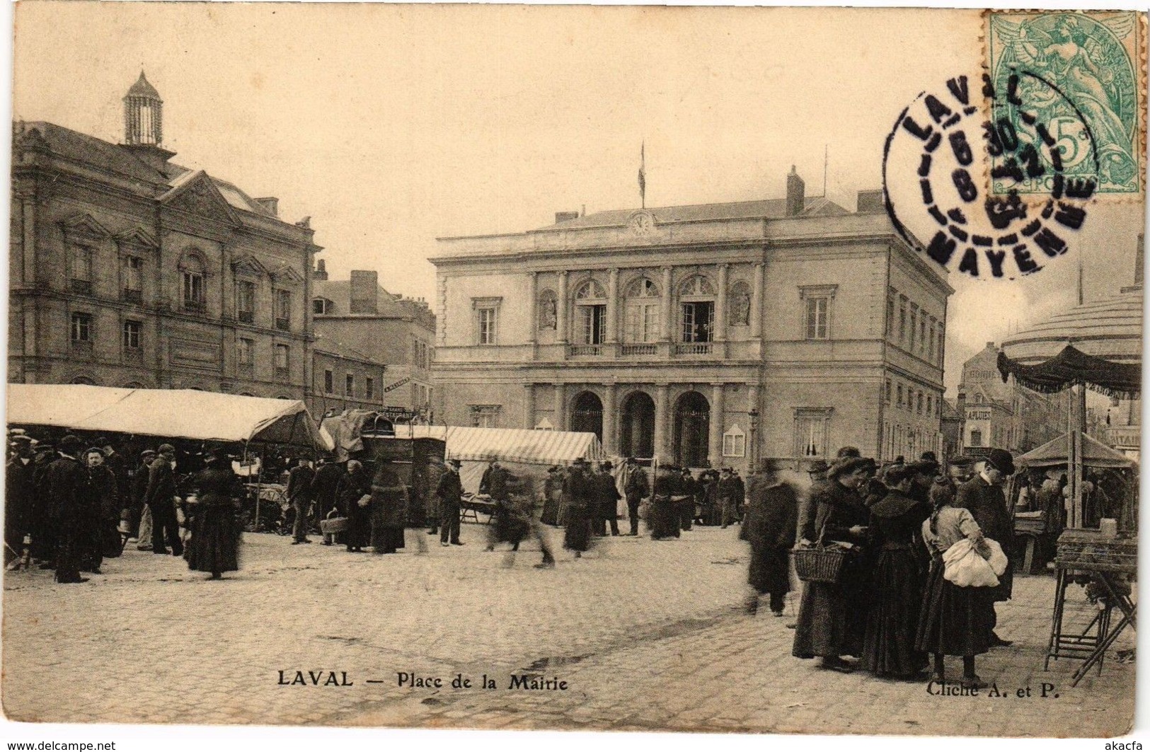 CPA LAVAL - Place de la Mairie (194962)