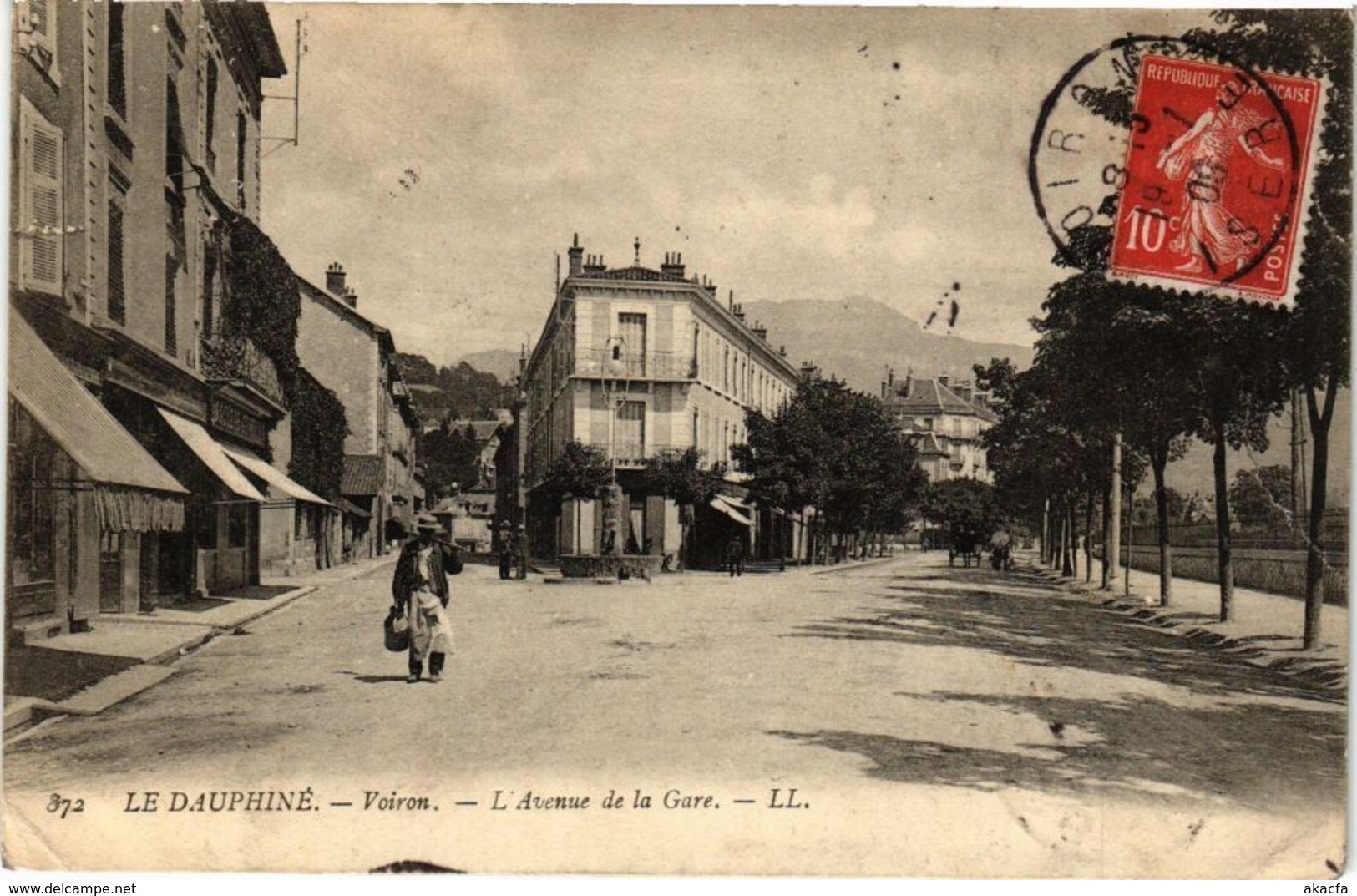 CPA Le Dauphiné - VOIRON - L'Avenue de la Gare (296023)