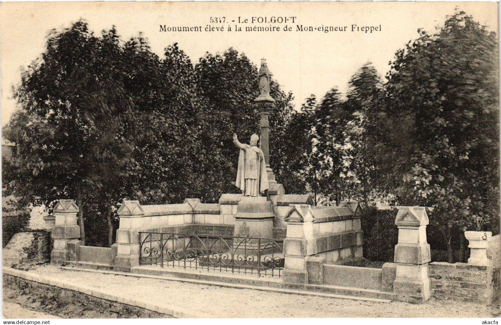 CPA Le Folgoet Le Monument Monseigneur Freppel (1278062)