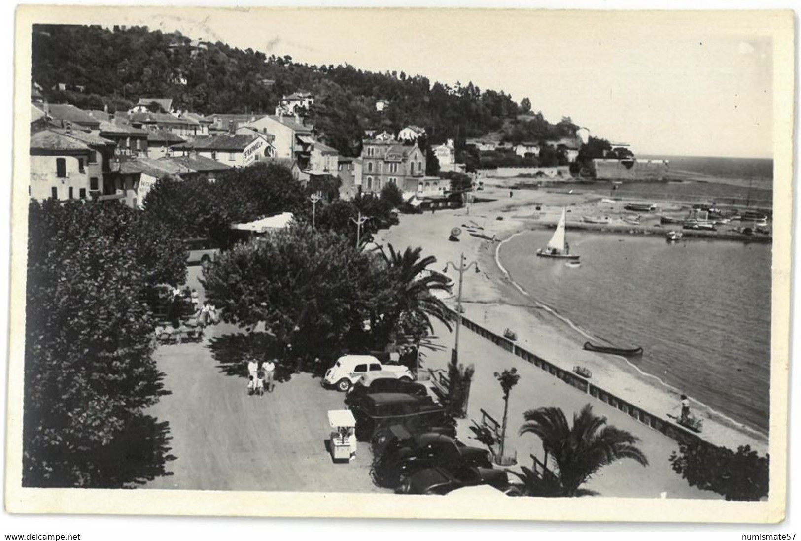 CPA LE LAVANDOU - La Promenade et la Plage - Ed. Lemaire , Le Lavandou n°664 - ( Marchand de glace ) - Année 1949