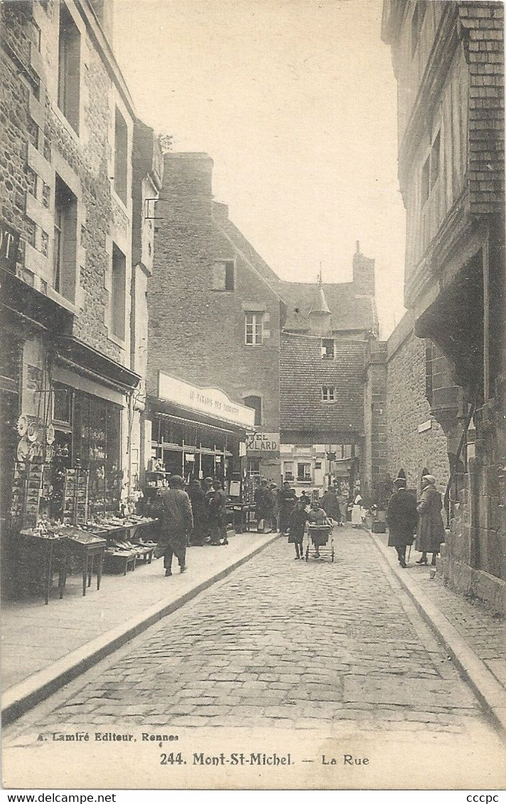 CPA Le Mont-Saint-Michel La Rue