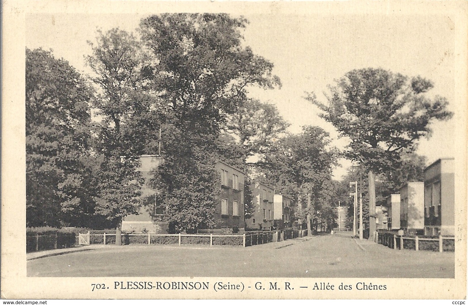 CPA Le Plessis-Robinson Allée des Chênes