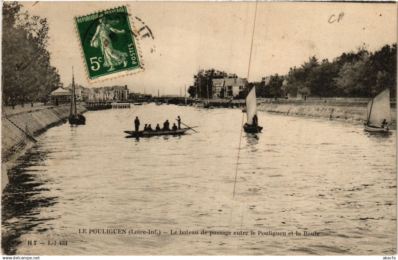 CPA Le POULIGUEN - Le bateau de passage entre le POULIGUEN (653921)