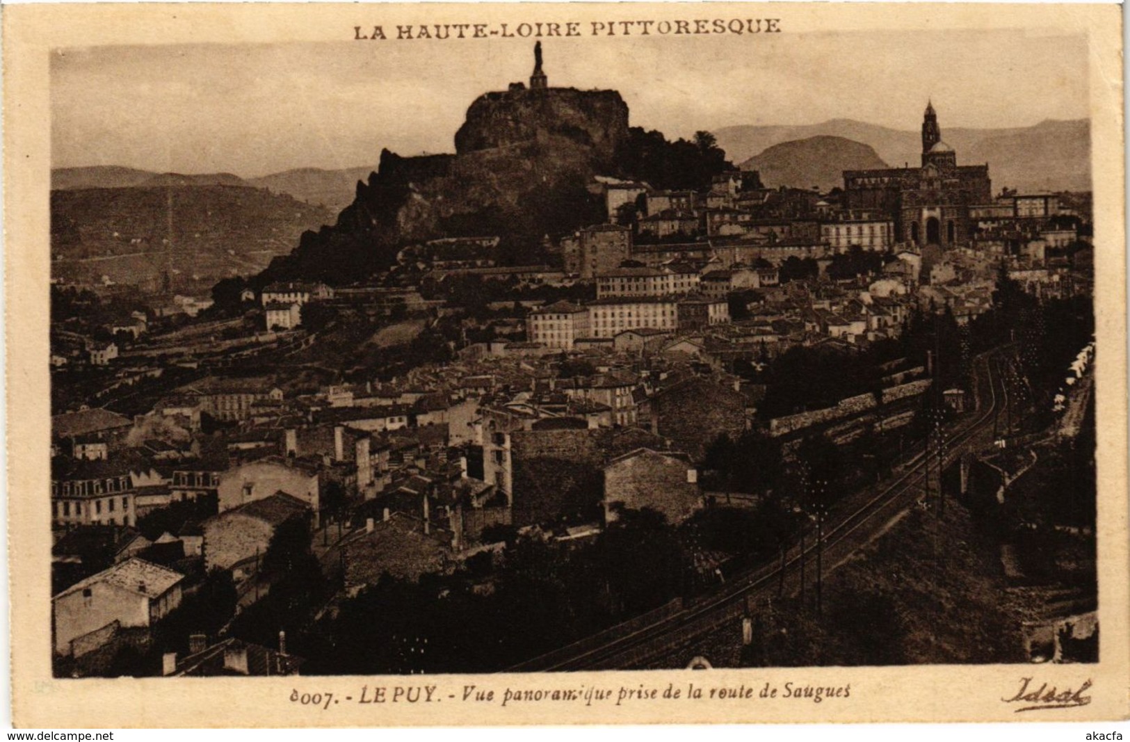 CPA Le PUY - Vue panoramique prise de la route de SAUGUES (166336)