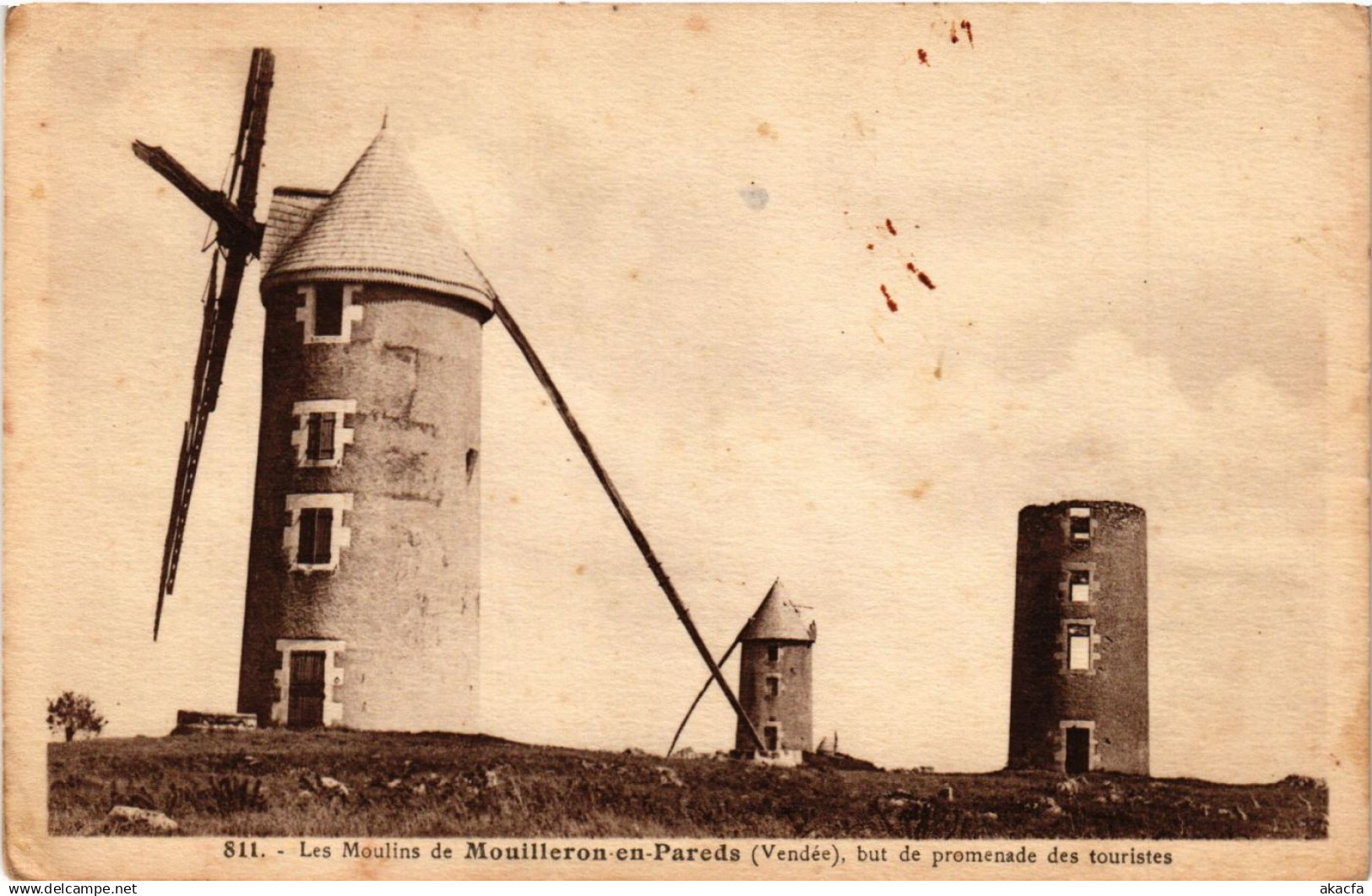 CPA Les Moulins de MOUILLERON-en-PAREDS but de promenade des touristes (167443)