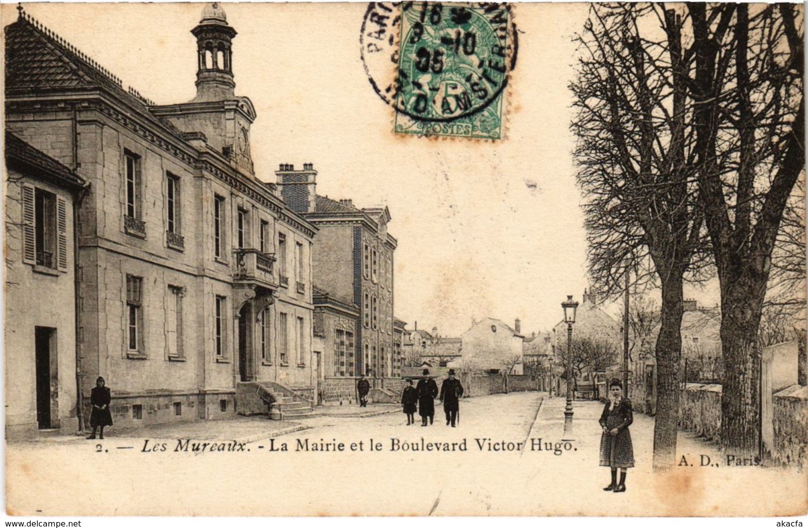 CPA Les MUREAUX - La Mairie et le Boulevard Victor Hugo (102796)