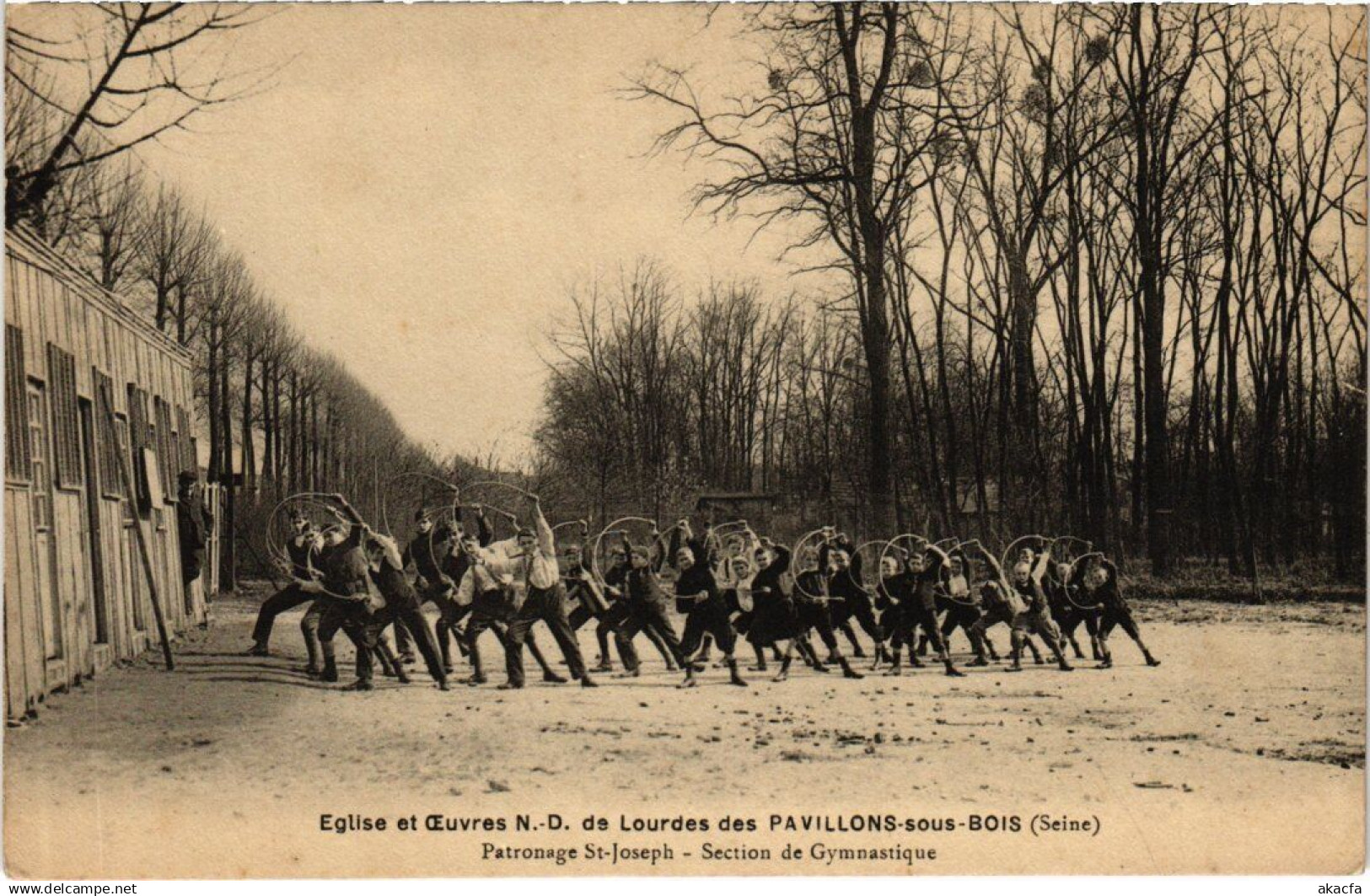 CPA LES PAVILLONS-sous-BOIS Eglise et Oeuvres N.-D. de Lourdes (1353822)